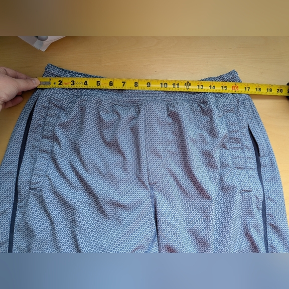 LULULEMON Pace Breaker Men Short Size XL Blue White With Pockets Active - Picture 9 of 11